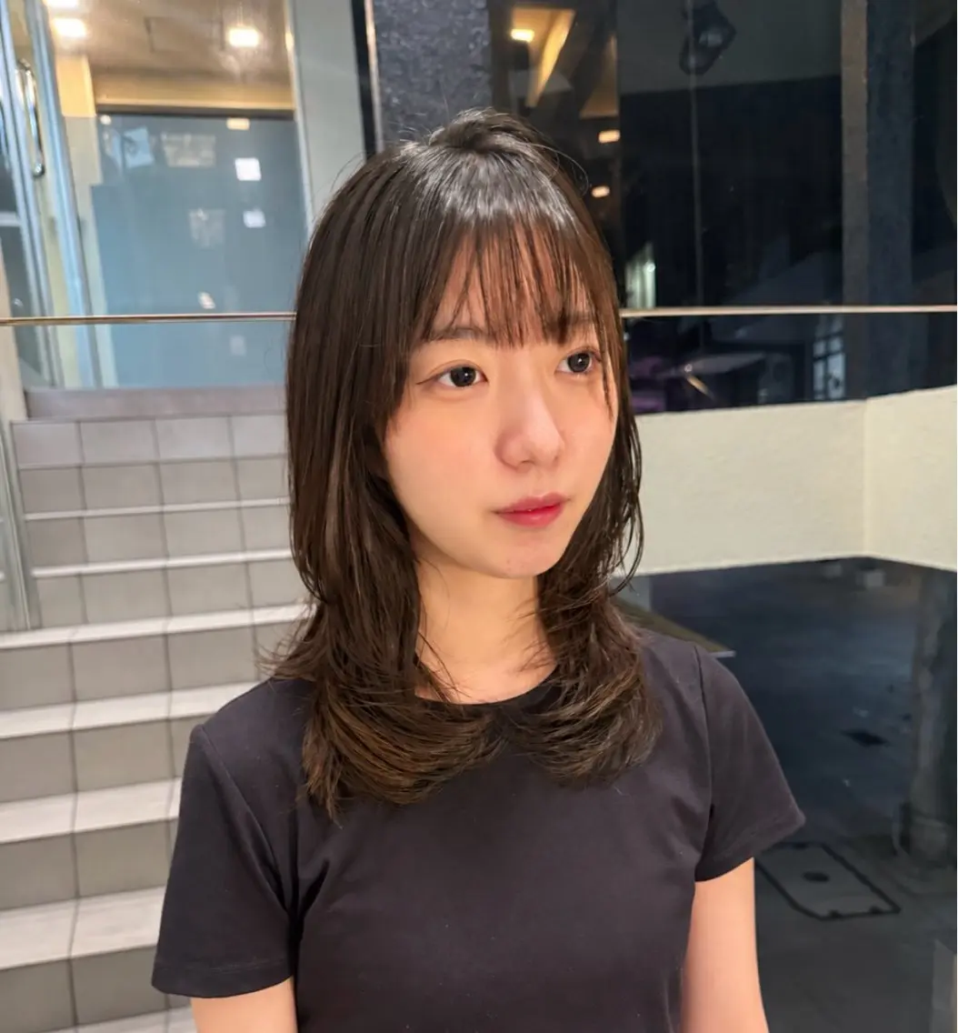 セミロング カット ヘアカラー 八村 一花のヘアスタイル