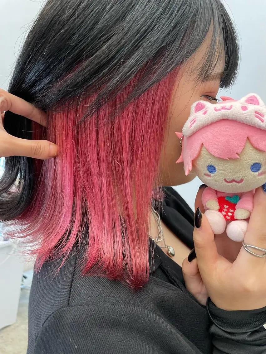 ミディアム カラー ヘアカラー インナーカラー 推し ブリーチ 髪質改善のヘアスタイル
