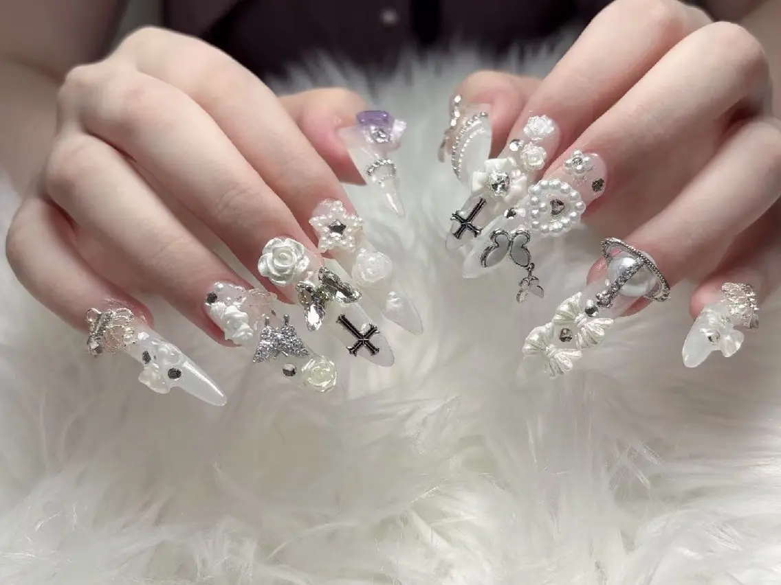 ネイル ENsalon AKIRAのネイルデザイン