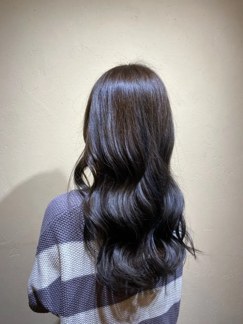 ロング カラー アッシュ アッシュグレー アッシュグレージュ グレージュ ハイライトカラー ヘアカラー トリートメント saya (サヤ)のヘアスタイル