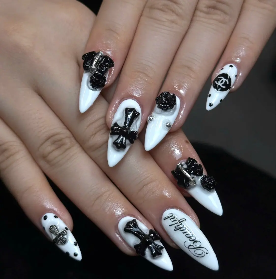 ネイル フラワーネイル 韓国ネイル ロングネイル 持ち込み ワンホンネイル Iconic Nailのネイルデザイン