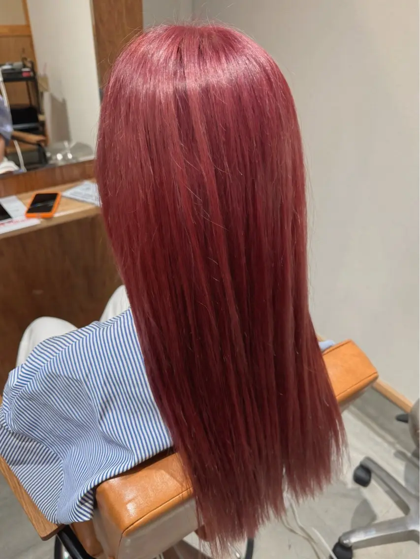 カラー ブリーチ レッドカラー カット ヘアカラー コバヤシ ヒナのヘアスタイル