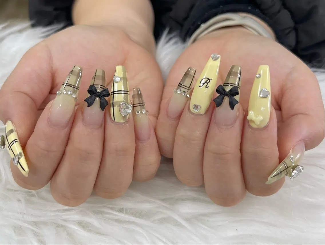 ネイル オーロラネイル クリアネイル 成人式 フラッシュネイル ジェルネイル ハンドネイル Amee Nail Salonのネイルデザイン