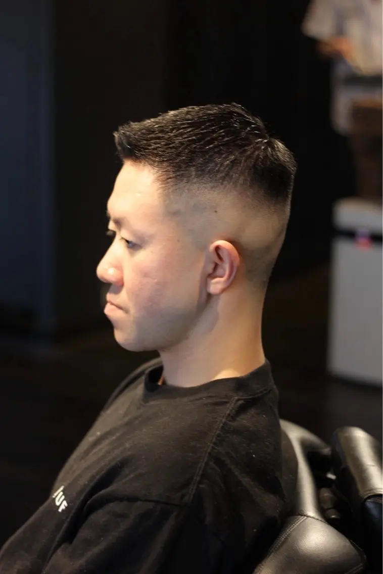 ショート メンズ メンズブリーチ フェードカット メンズパーマ スキンフェード スパイキーショート 名郷 偉織 メンズカットのヘアスタイル