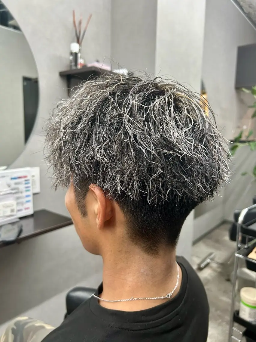 ショート カラー パーマ メンズ カット ヘアカラー パーマ ゲーマー美容師 KENTOのヘアスタイル