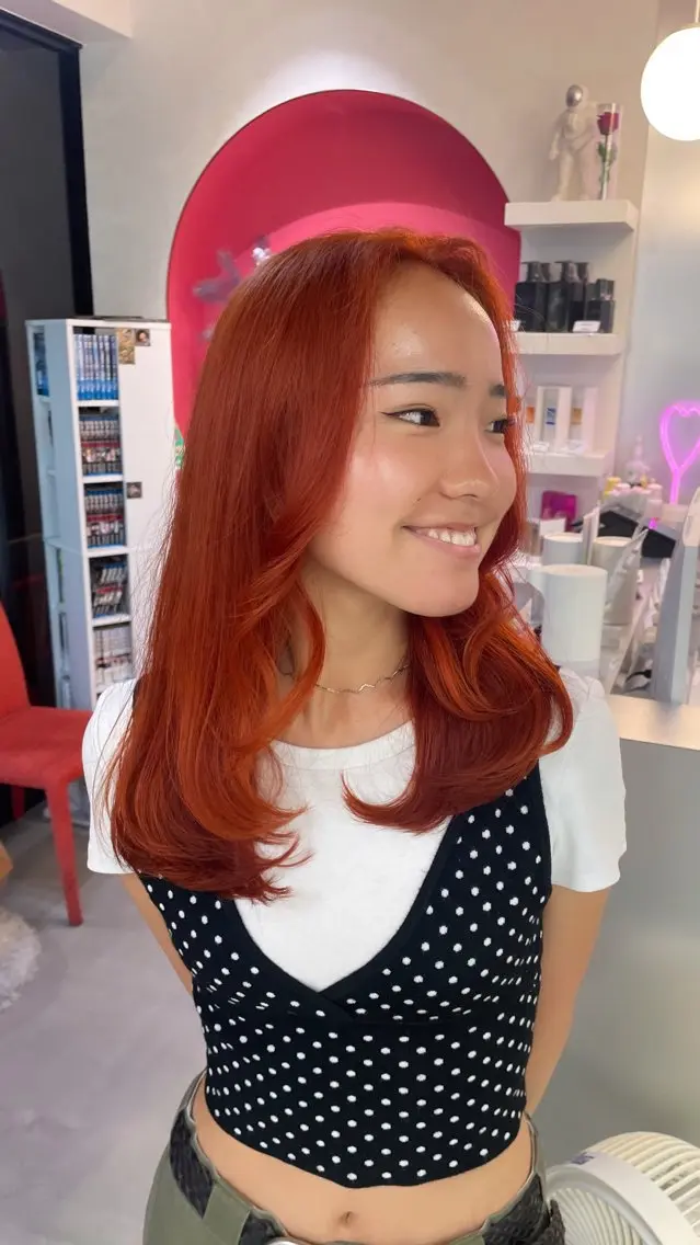 カラー ブリーチ オレンジ Mii. 内田萌々のヘアスタイル