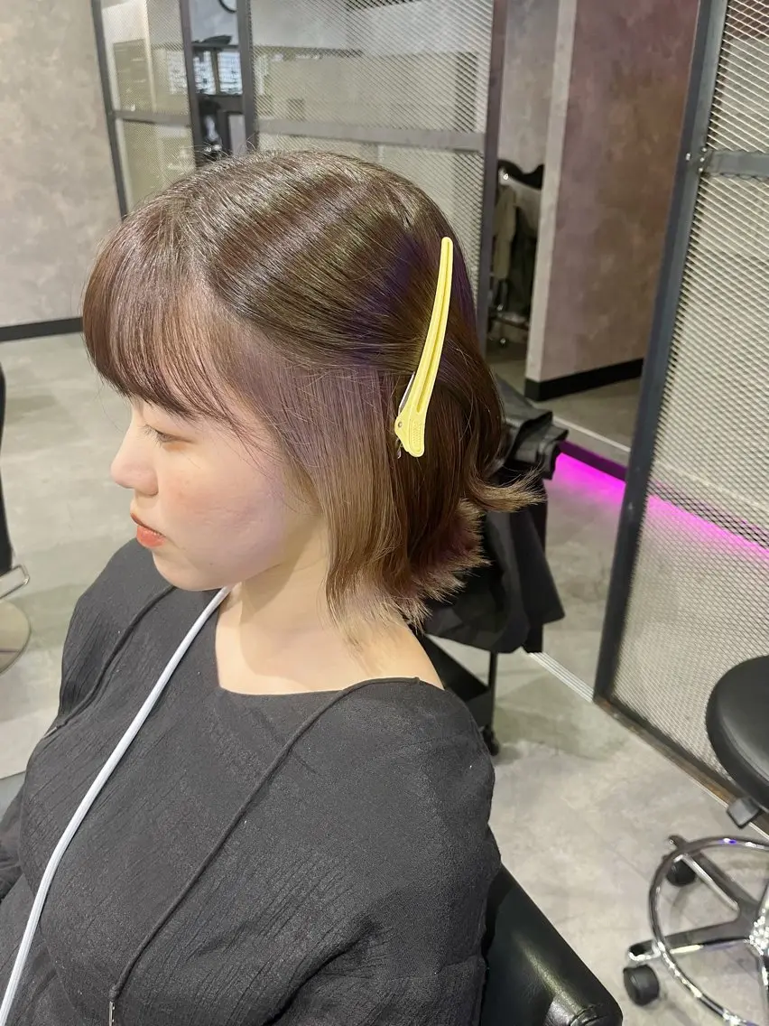 ミディアム カラー ベージュカラー イヤリングカラー ヘアカラー 伊藤 由妃乃のヘアスタイル