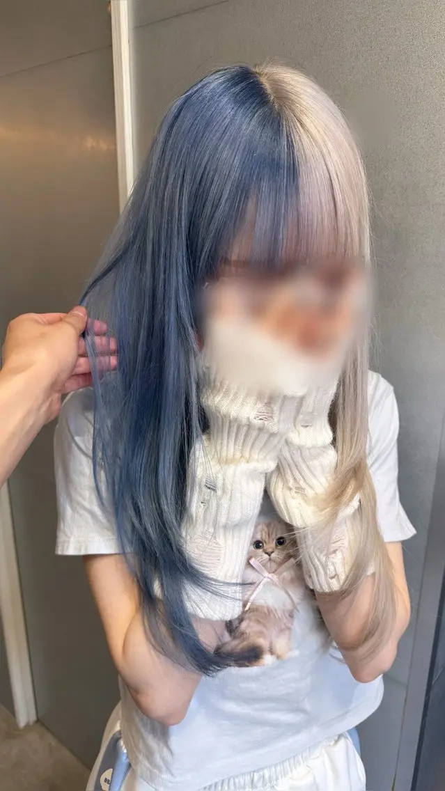 ロング カラー ブリーチ ブルーカラー ツートーンカラー ヘアカラー 韓国タッセルカット レイヤーカットのヘアスタイル