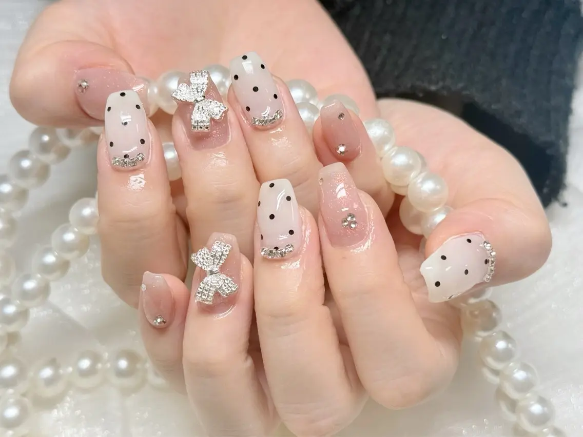 ネイル オーロラネイル 長さ出し フレンチネイル ガーリー キラキラネイル RIn 🎀のネイルデザイン