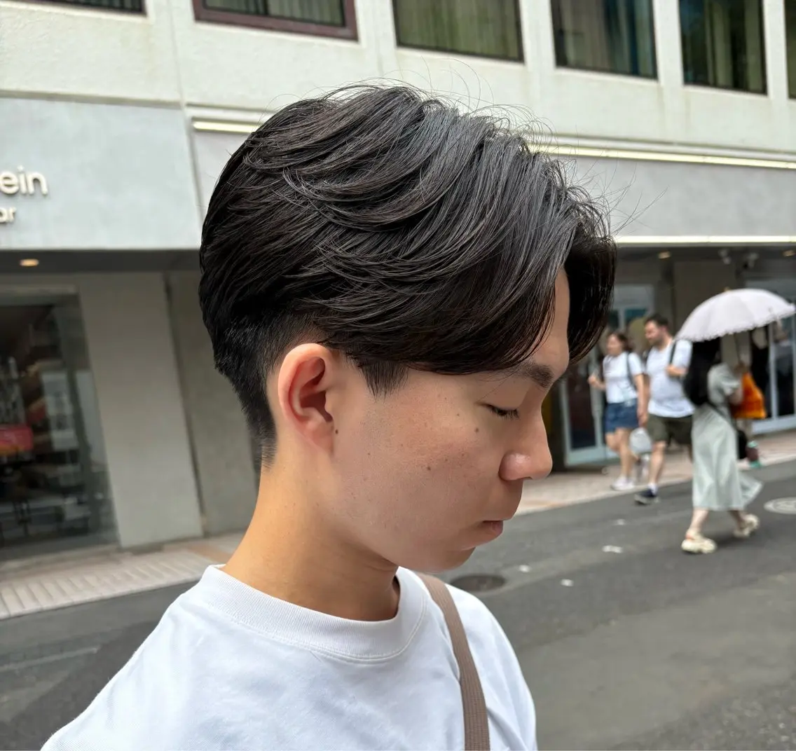 ショート パーマ メンズ カット 縮毛矯正 トリートメント ヘアセット センターパート/毛 流れ/パーマ特化のヘアスタイル