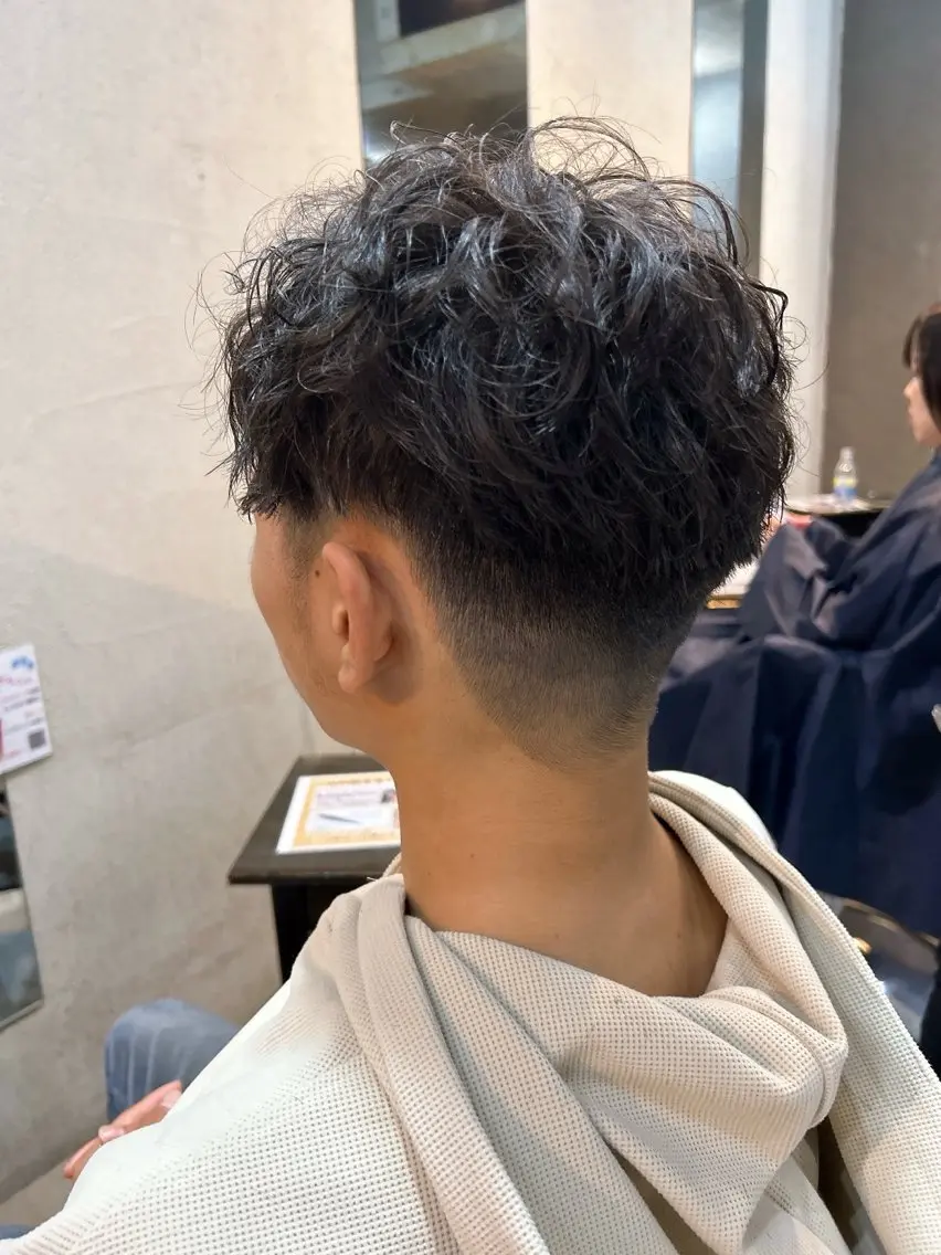 ショート パーマ メンズ ショートボブ メンズブリーチ メンズハイライト メンズインナーカラー メンズパーマ カット パーマ 桜田 修未のヘアスタイル