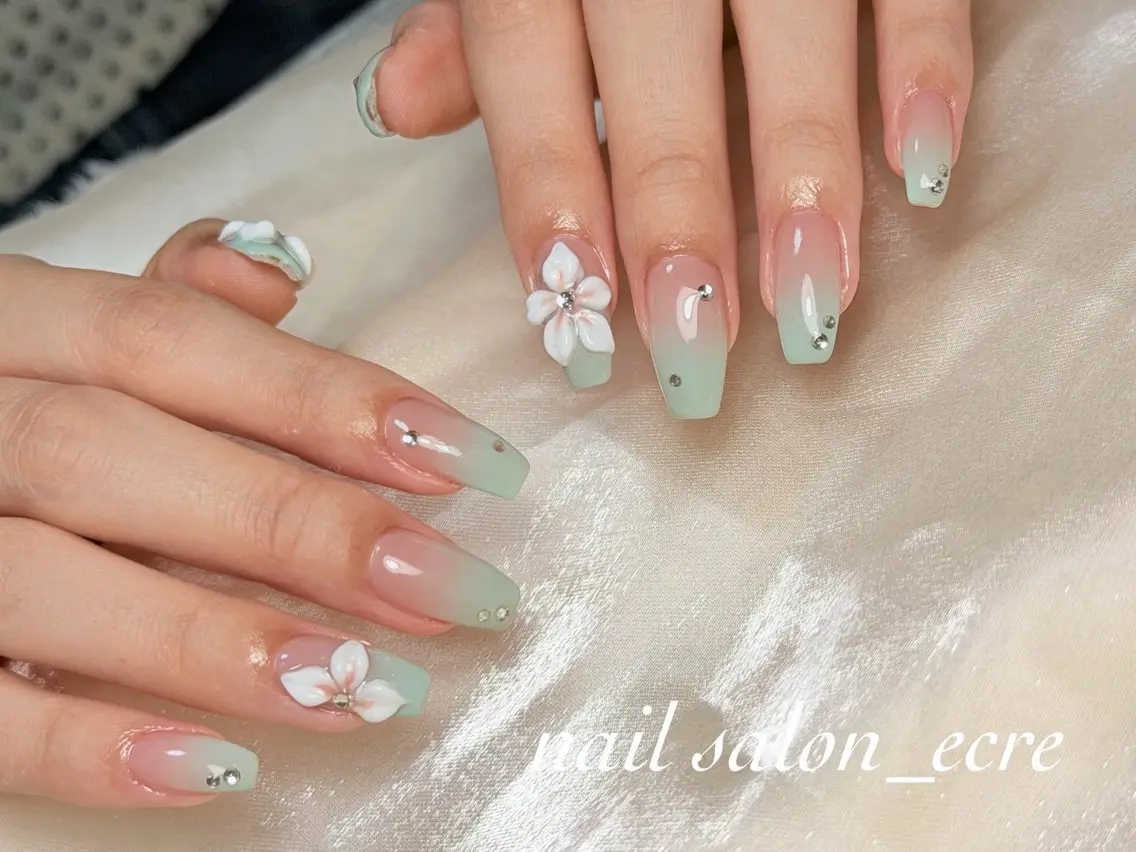 ネイル フラワーネイル グラデーション ハンドネイル フットネイル nail salon _ecre_のネイルデザイン