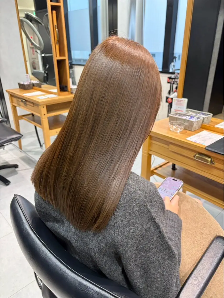 セミロング 髪質改善 縮毛矯正 トリートメント 酸熱トリートメント ヘアカラー カラーモデル募集 🤍momoha🤍のヘアスタイル