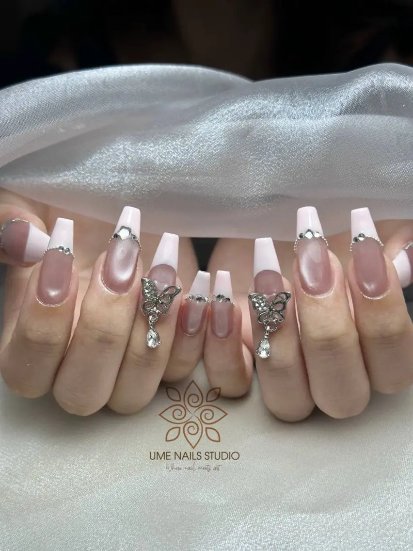ネイル チークネイル クリアネイル ガーリー キラキラネイル 韓国ネイル Ume Nail Studioのネイルデザイン