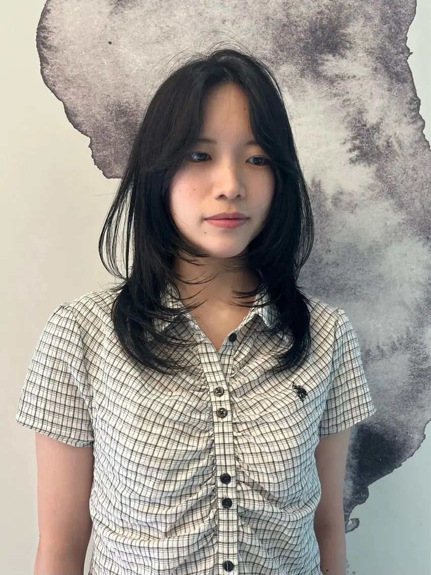 ミディアム カラー くびれヘア ハッシュカット 韓国風ヘア レイヤーカット 小顔カット カット ヘアカラー トリートメント AMI🎀韓国ヘア 透明感カラーのヘアスタイル