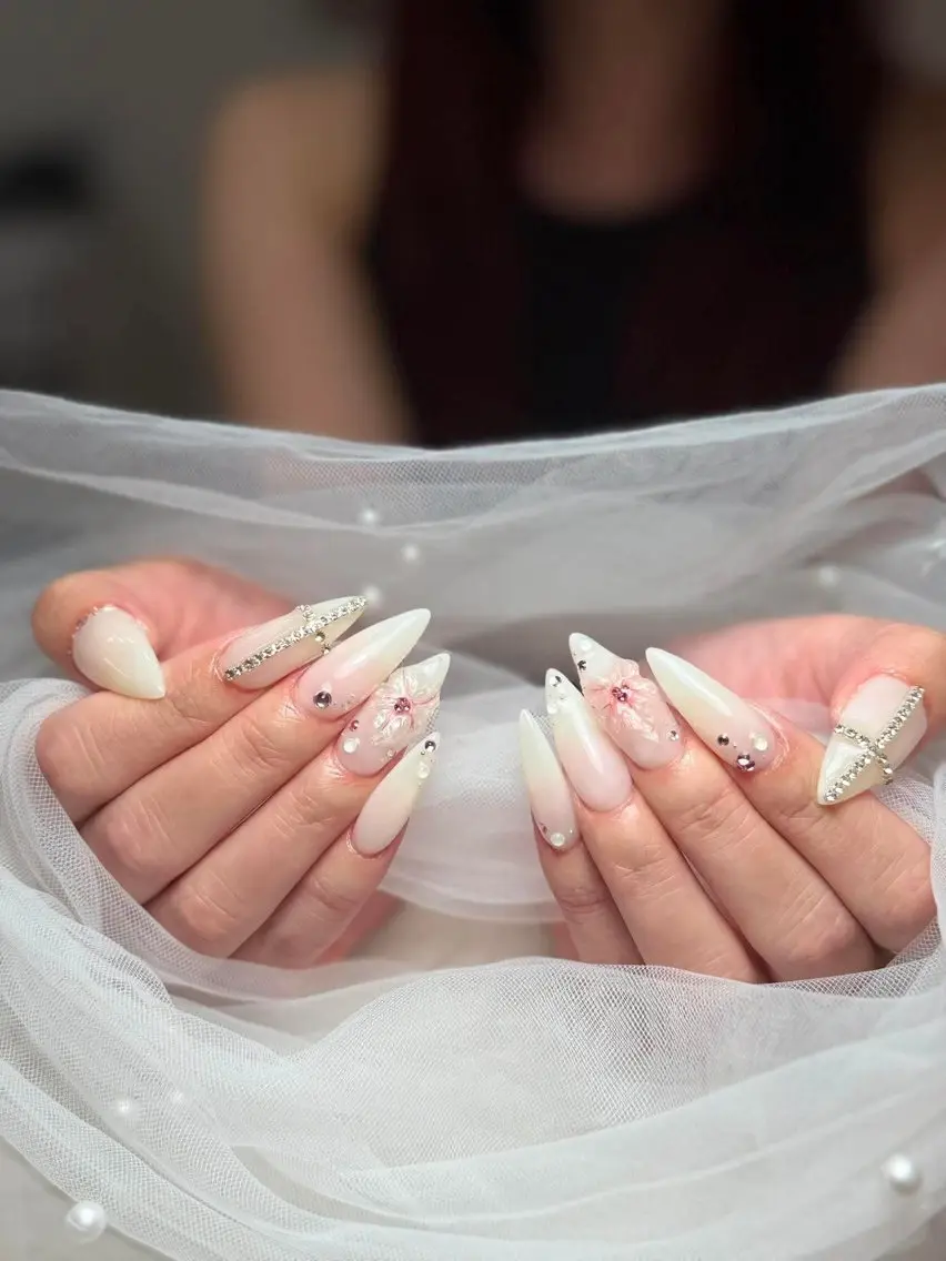 ネイル アートネイル 長さ出し ジェルネイル 韓国ネイル マグネットネイル ハンドネイル Cloudy Chan Nailのネイルデザイン