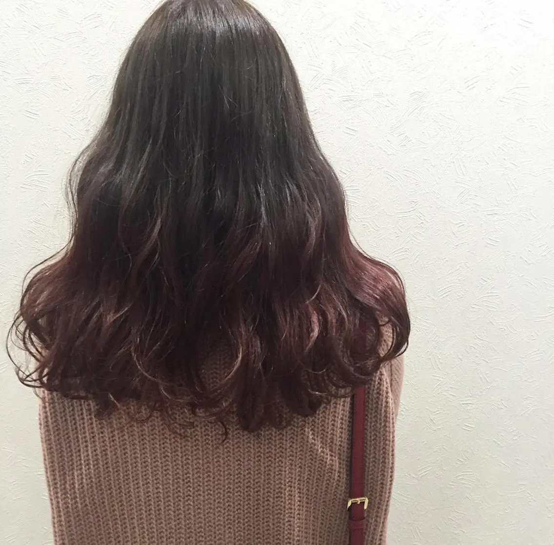 ロング カラー グラデーションカラー ピンクカラー 岩田 萌那のヘアスタイル