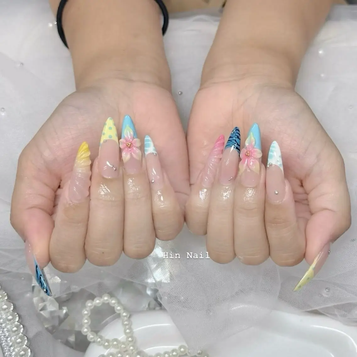 ネイル チークネイル ドット フットネイル フレンチネイル グラデーション ハンドネイル HIN NAILのネイルデザイン
