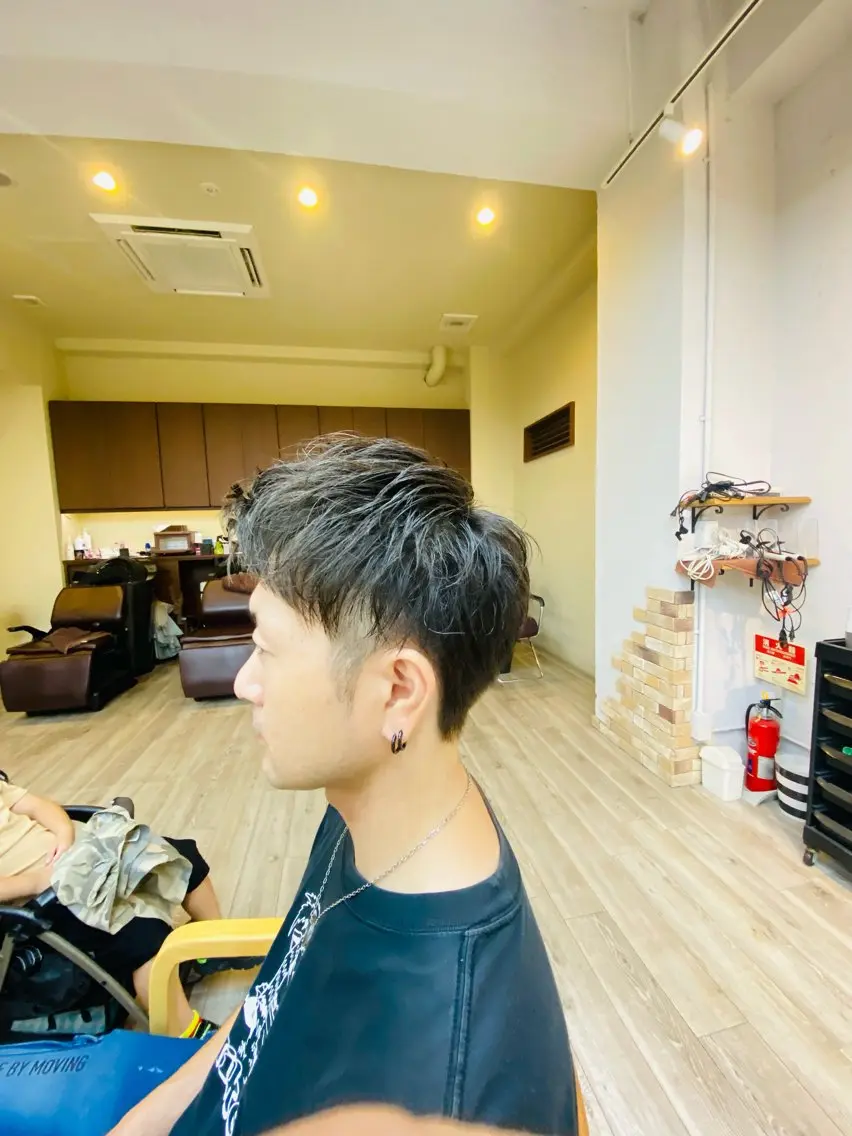 メンズ アップバング オスメニア 真也のヘアスタイル