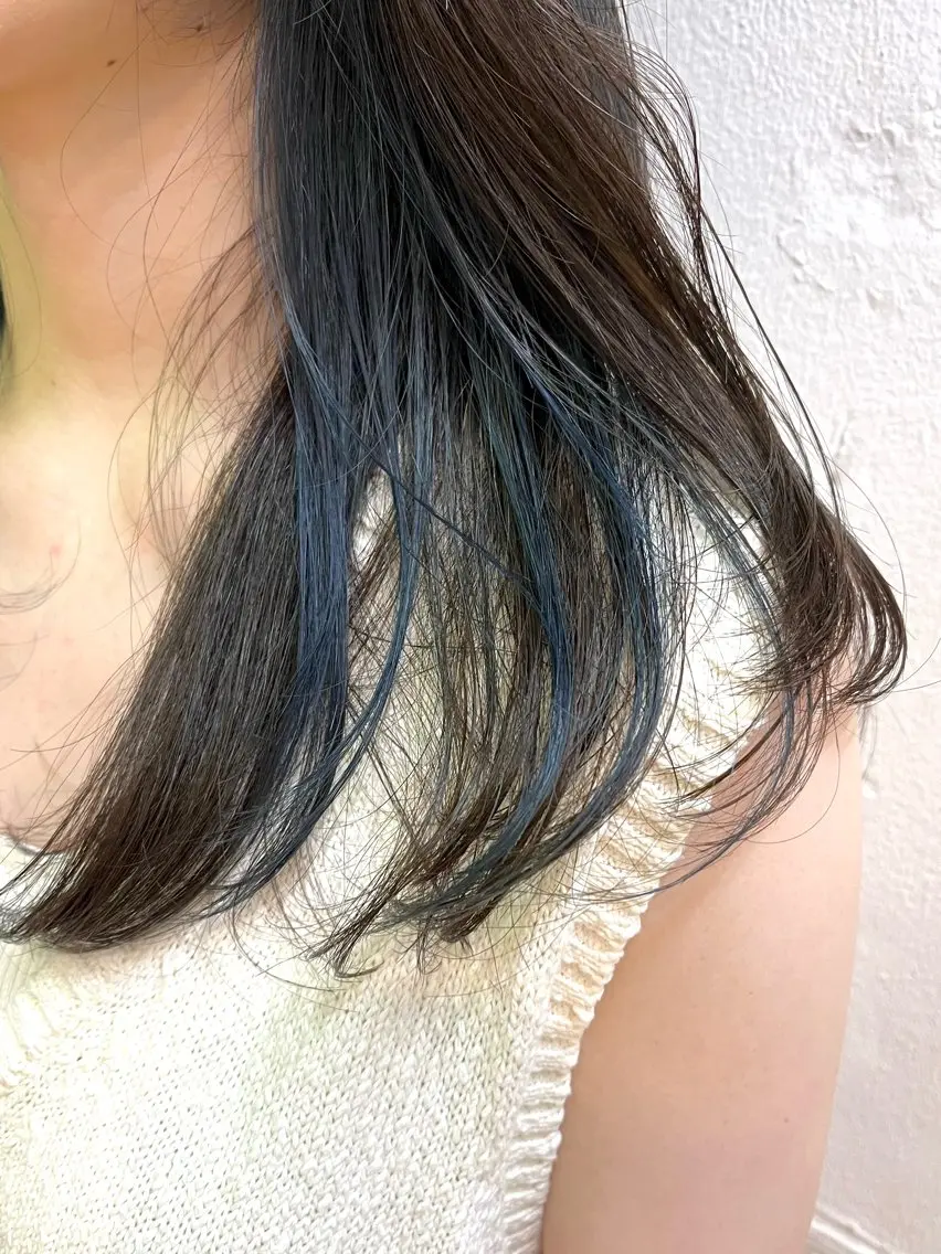 セミロング カラー ブリーチ ブルーカラー イヤリングカラー 透明感カラー/ 髪質改善/レイヤーのヘアスタイル