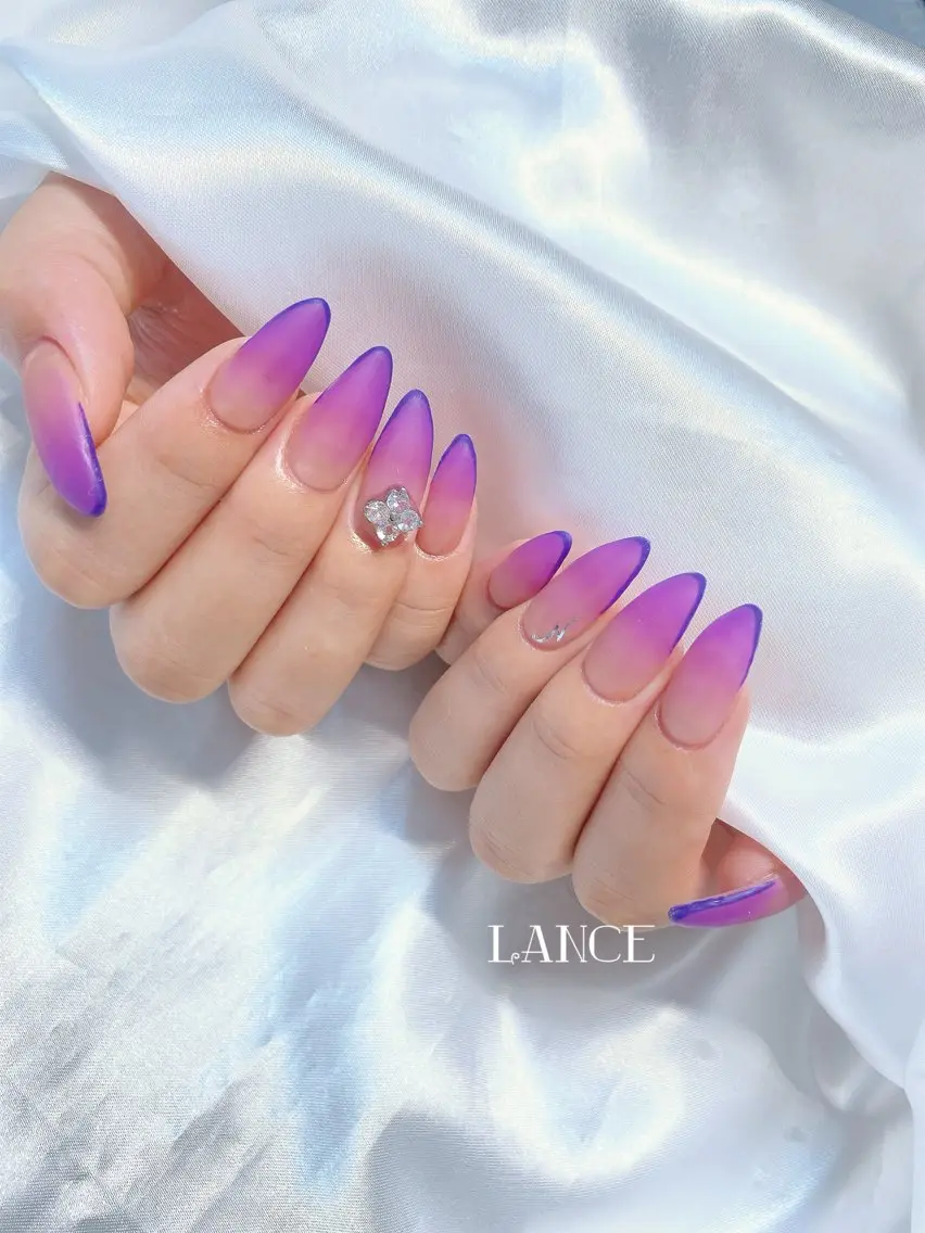 ネイル オーロラネイル フレンチネイル グラデーション キラキラネイル 韓国ネイル Lance nailのネイルデザイン