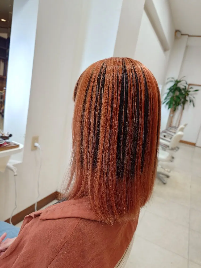 セミロング カラー ブリーチ オレンジ カット ヘアカラー トリートメント ｷﾝｼﾞｮｳ ｴﾅﾐのヘアスタイル