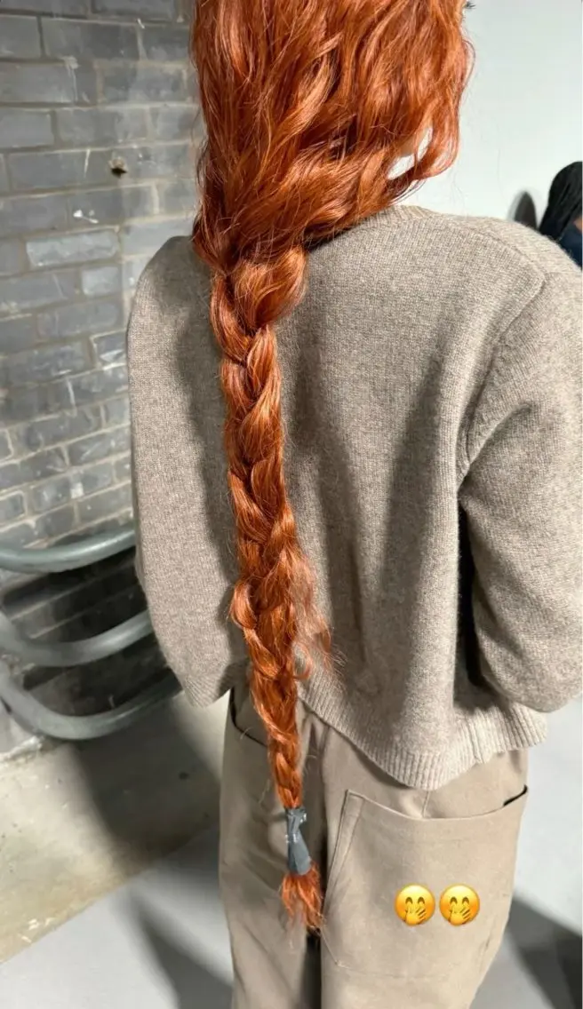 ロング カラー ヘアカラー momona english okのヘアスタイル