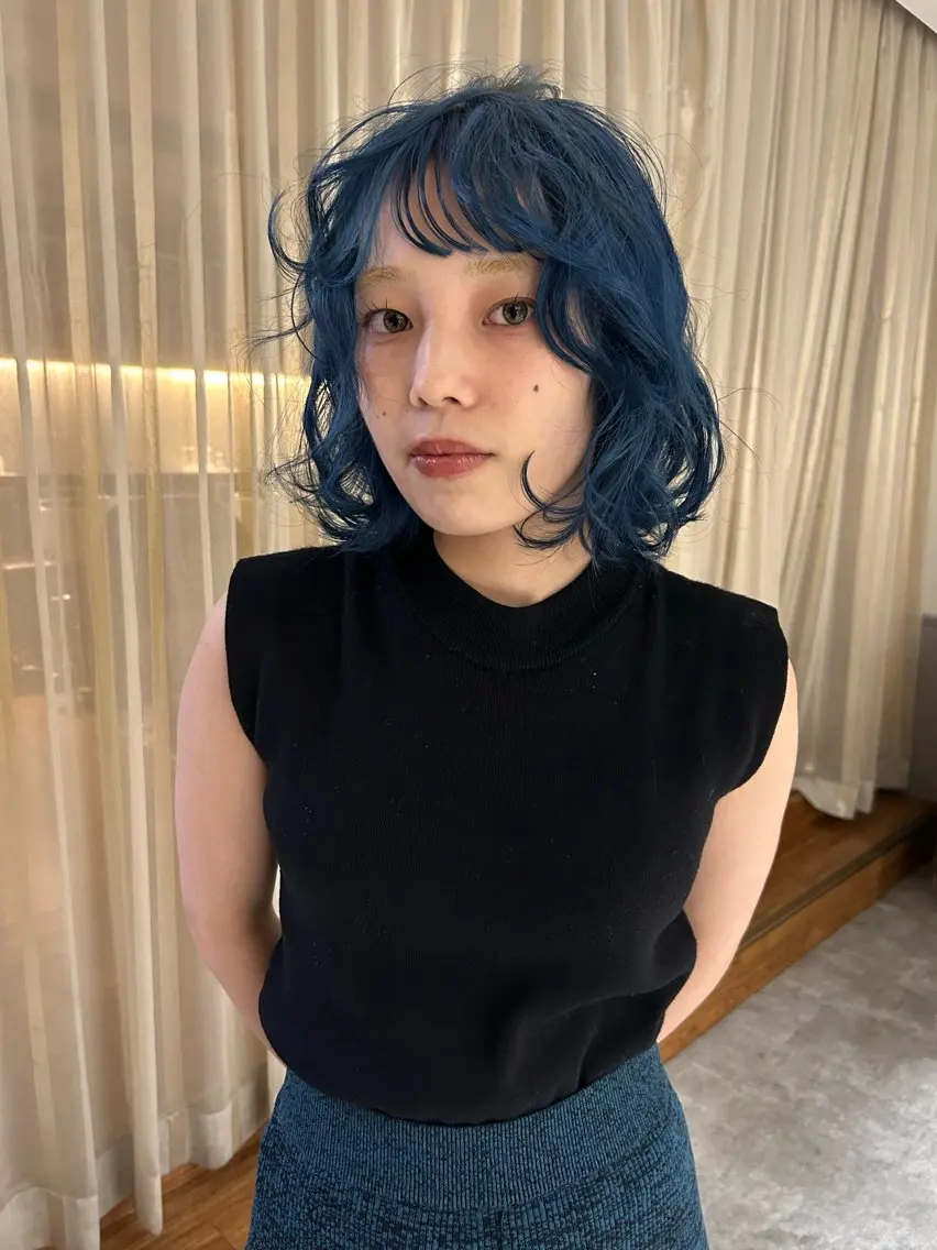 ミディアム 薄暮 マツイ　レンのヘアスタイル