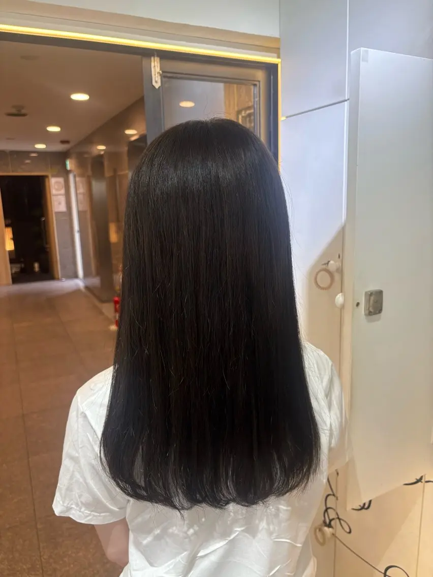 ロング カラー グレージュ 吉井 愛陽のヘアスタイル