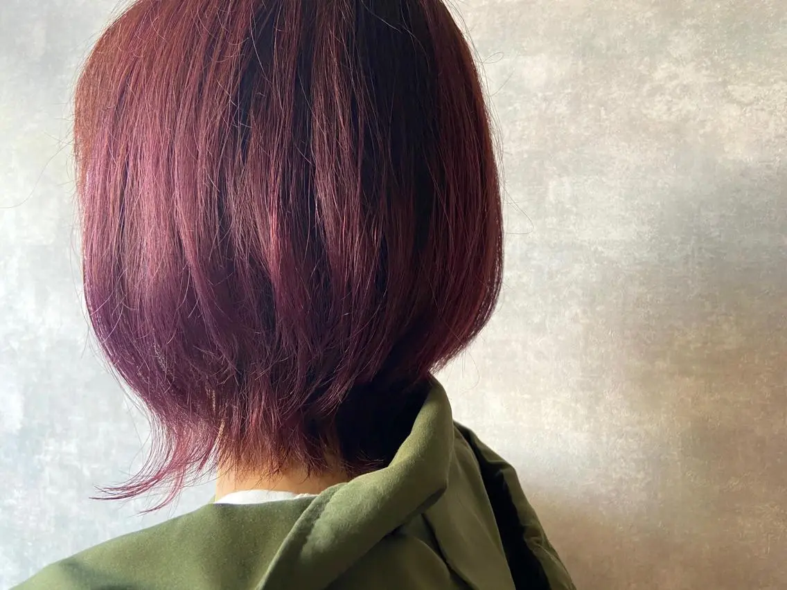 ショート パープルカラー ボブ ハイライト 外ハネヘア Dali 【ダリー】 菊水店のヘアスタイル