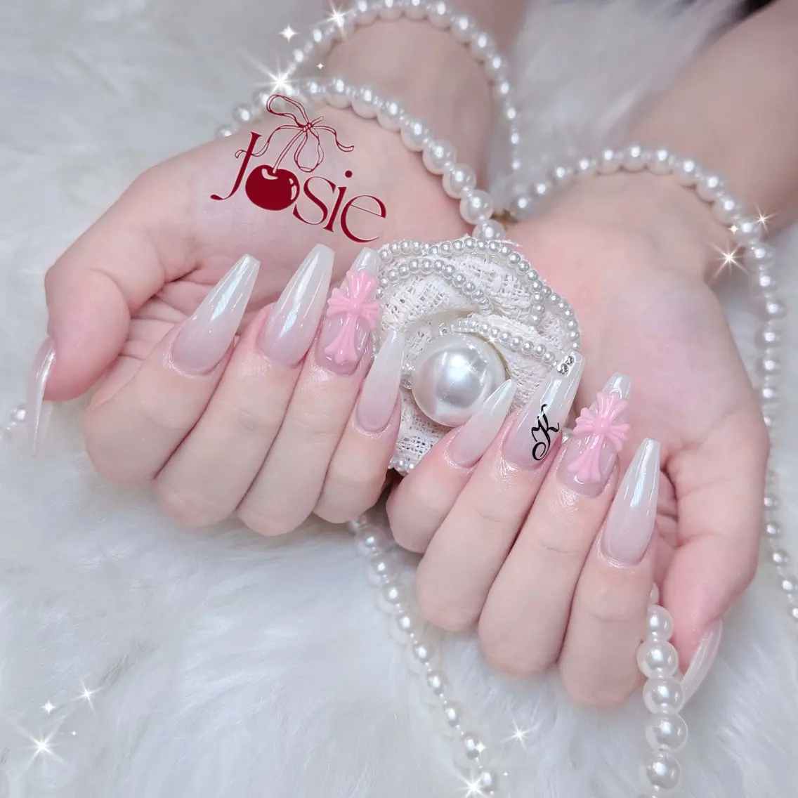 ネイル フレンチネイル ガーリー ガラスフレンチ 氷ネイル・うるうるネイル キラキラネイル ハンドネイル JOSIE nail studioのネイルデザイン