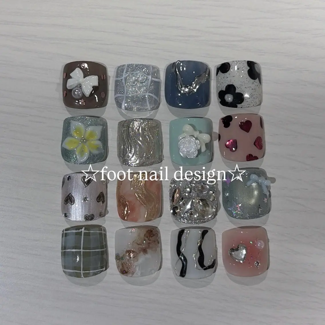 ネイル フットネイル キラキラネイル ニュアンスネイル 夏ネイル ワンホンネイル フットネイル palette nanokaのネイルデザイン