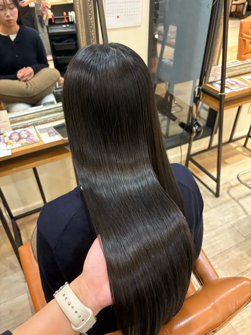 カラー ヘアカラー トリートメント しおり🍬 KOKORO🤍のヘアスタイル