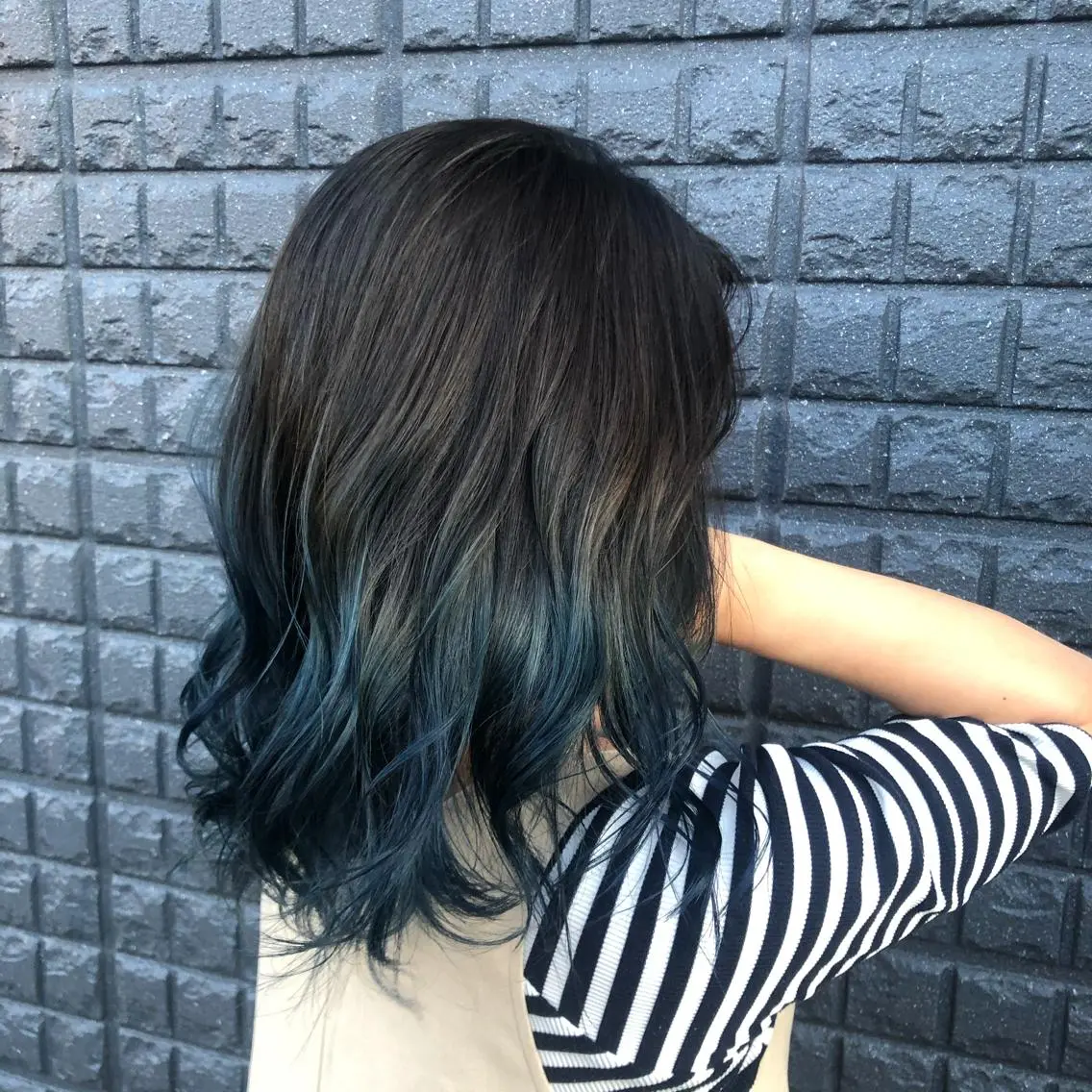 セミロング カラー La vielle 西峠のヘアスタイル