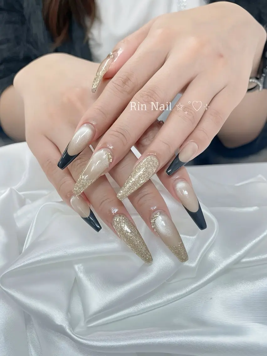 ネイル ボルドー フレンチネイル グラデーション キラキラネイル 韓国ネイル ハンドネイル Rin Nail Shinokuboのネイルデザイン