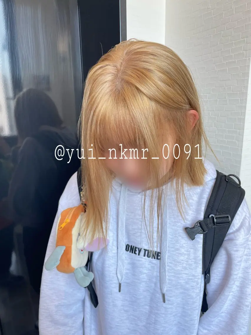 ミディアム カラー 抜きっぱなしブロンド ブロンド ヘアカラー YUI/ ブリーチカラー🌷のヘアスタイル