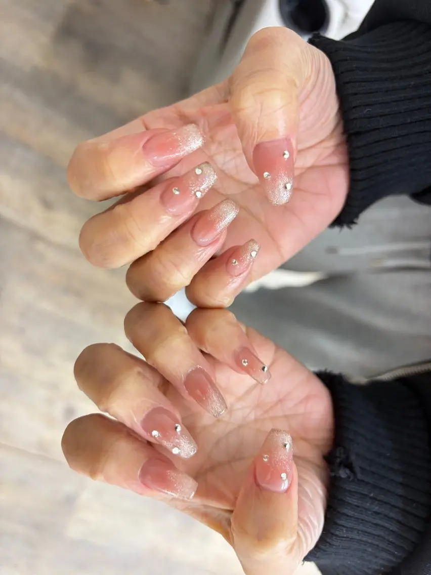 チップ長さだしチークネイル&マグネットフレンチ💜の写真