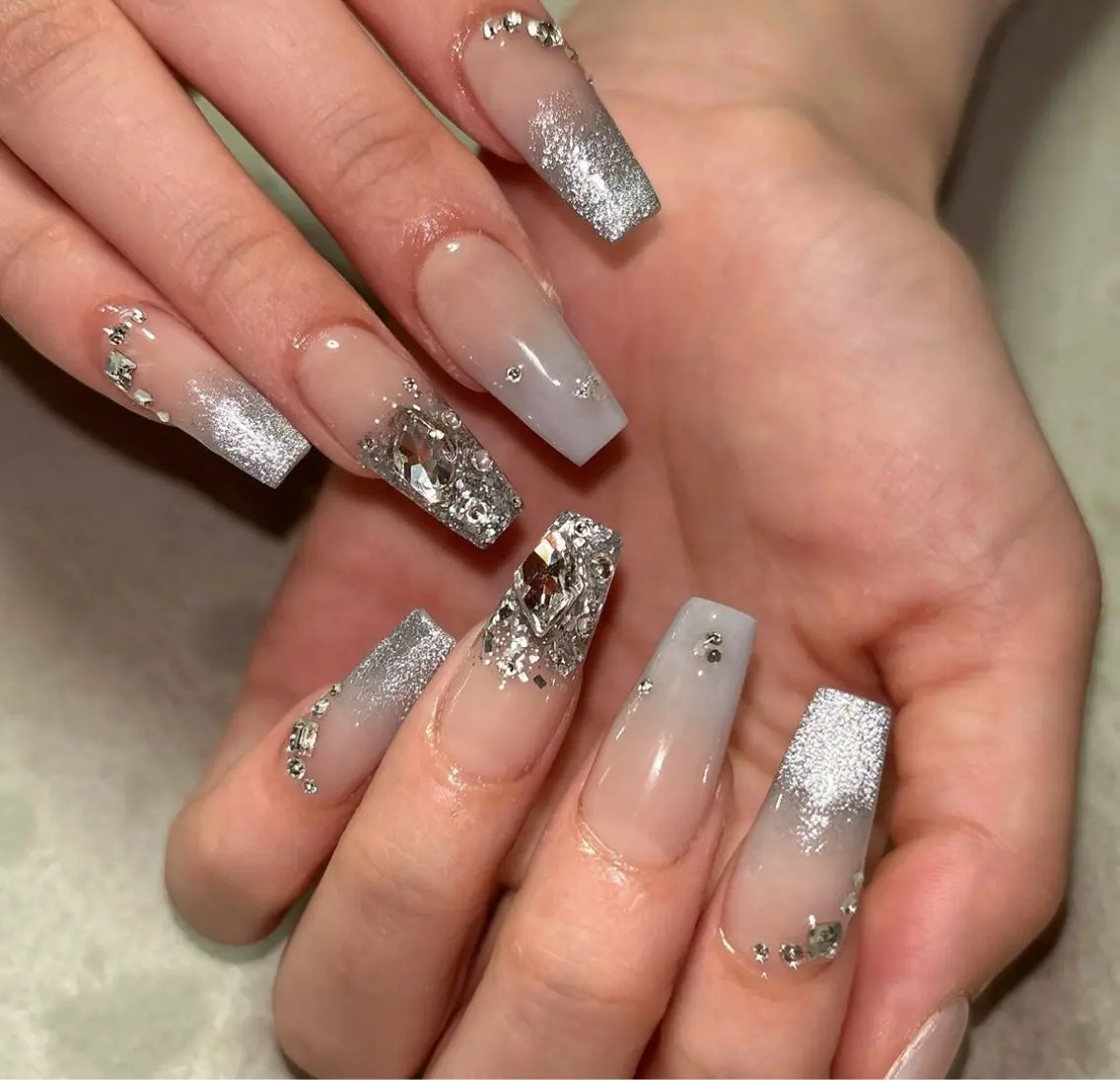 ネイル グラデーション キラキラネイル ワンカラーネイル 冬ネイル Jenn Nail Salonのネイルデザイン