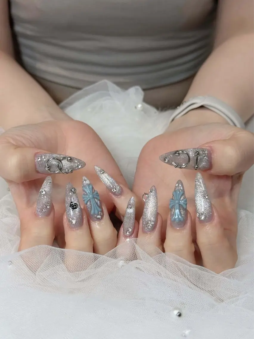 ネイル チークネイル ドット フレンチネイル グラデーション ハート ハンドネイル ハンドケア Eli Muse 新宿ネイルのネイルデザイン