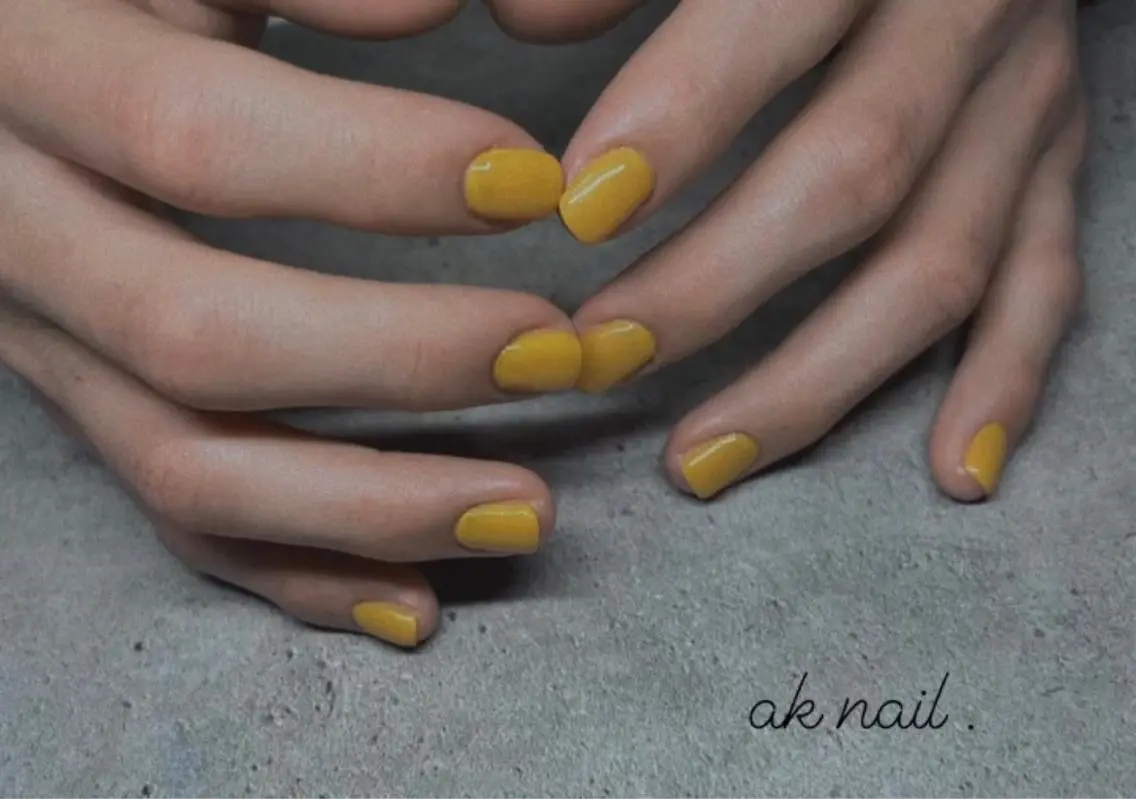 ショート ネイル イエローカラー 黄色 ak nail .のネイルデザイン