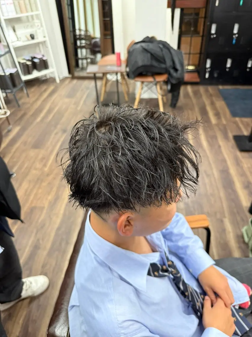 メンズ カット パーマ メンズ毛流れパーマ ブリーチSHIONのヘアスタイル
