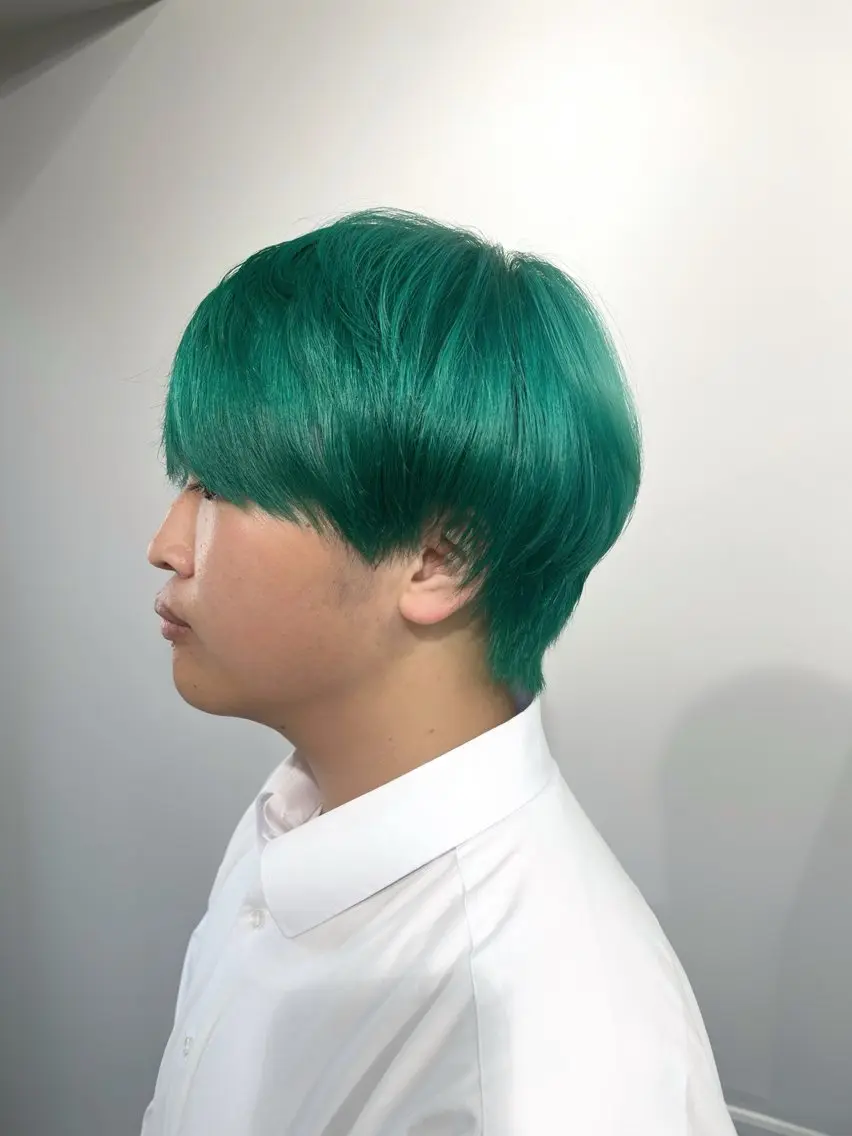 カラー メンズ メンズブリーチ メンズ韓国風 メンズウルフカット ベージュカラー ブリーチ カット ヘアカラー トリートメント ブリーチ/髪質改善/ レイヤー/YUTOのヘアスタイル