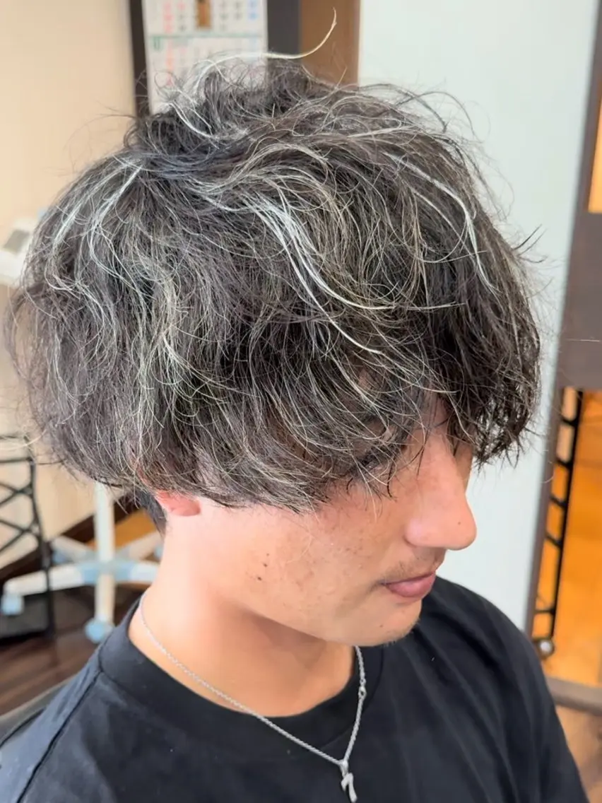 ショート カラー パーマ メンズ メンズハイライト マッシュ ハイライトカラー ハイライト 小顔カット 早川 太貴のヘアスタイル