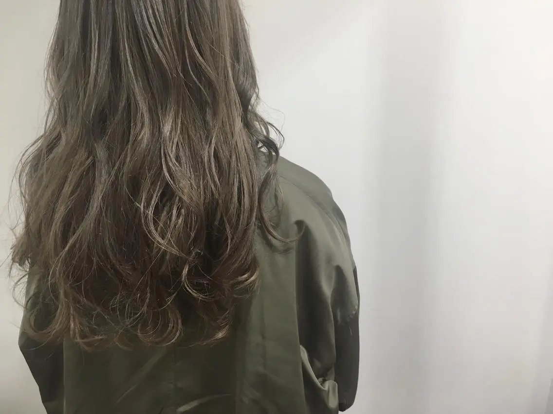 ロング カラー ベージュカラー ミルクティーベージュ てんま さやかのヘアスタイル