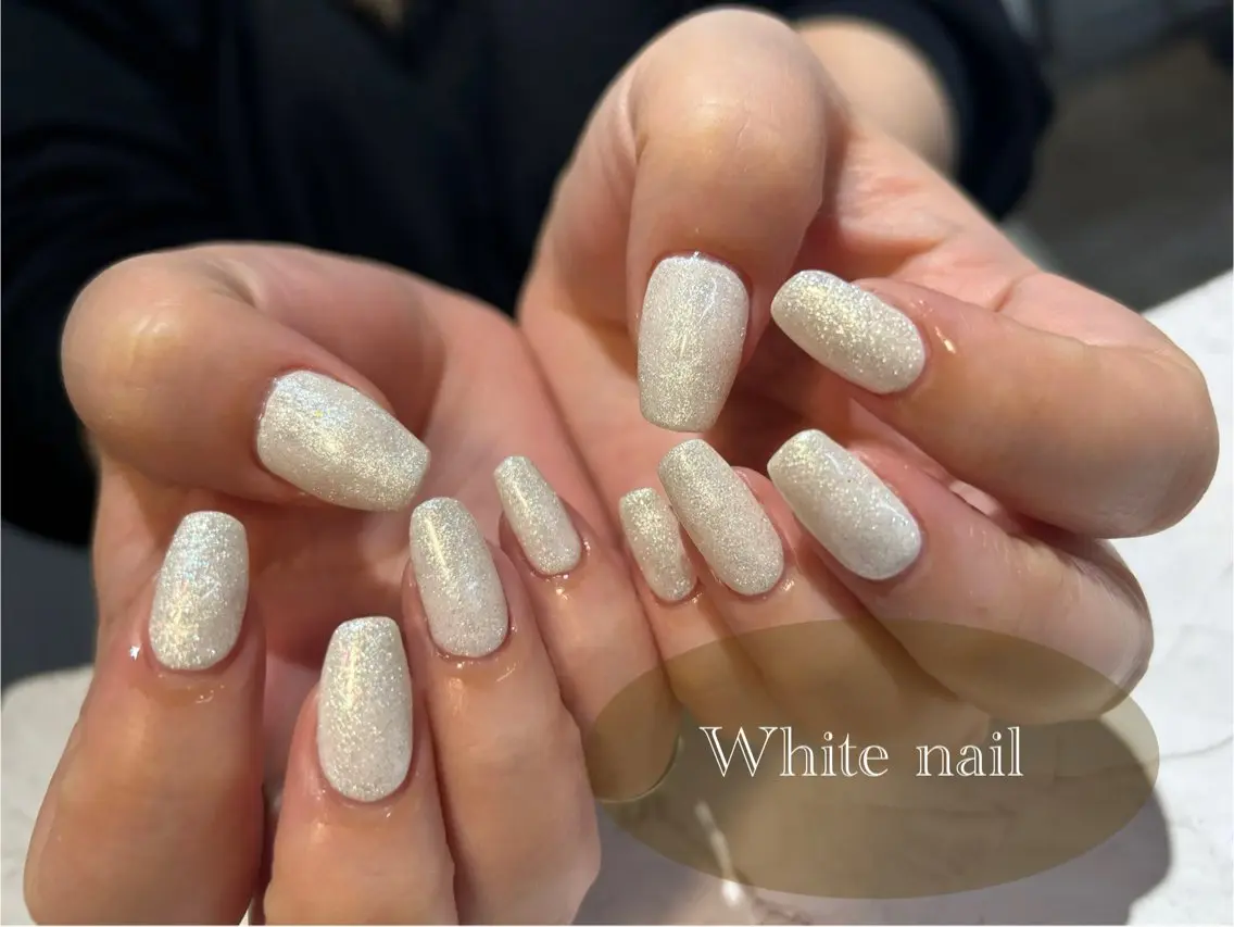 ネイル ラメ(グリッター) シルバー ホワイト ROCCO nailのネイルデザイン