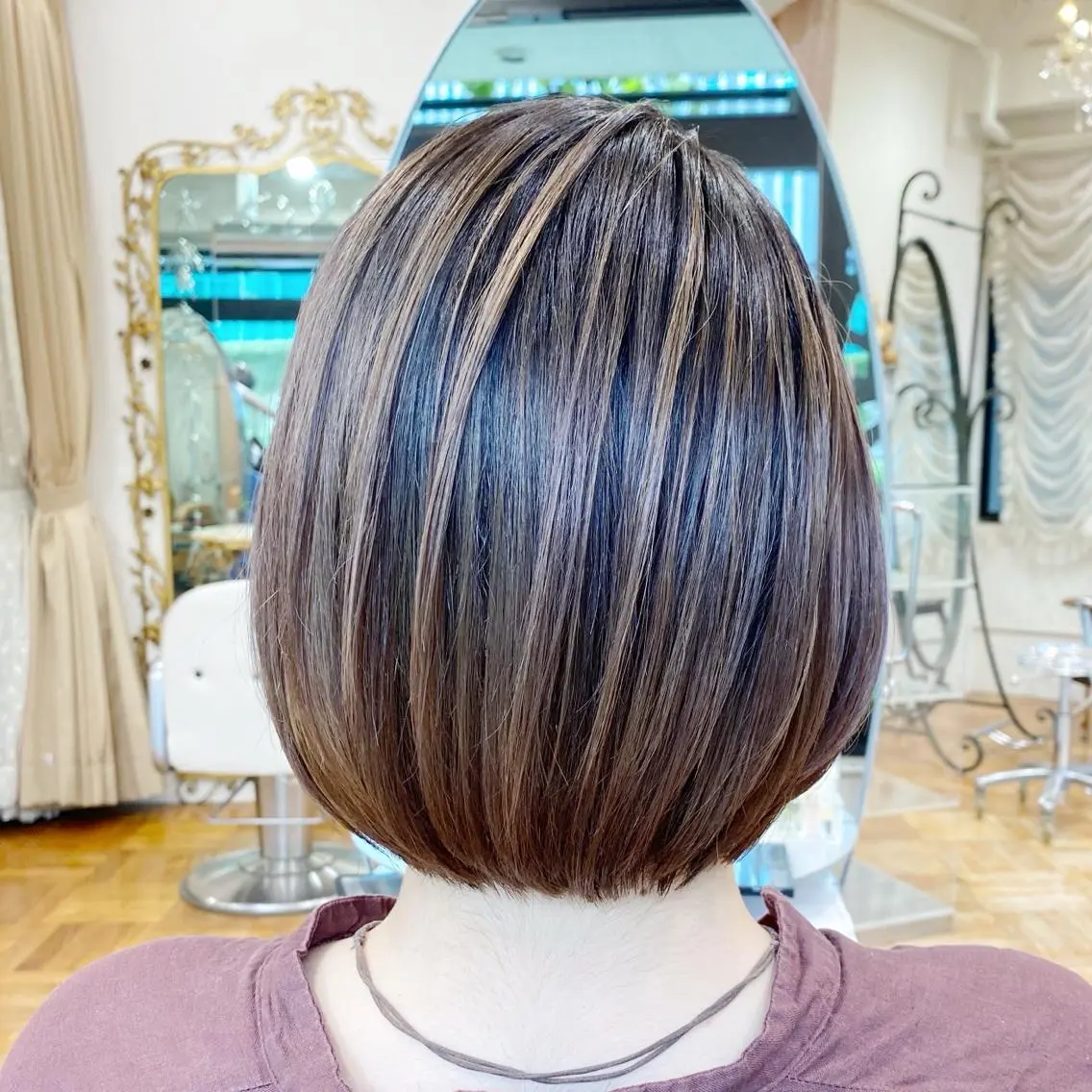 ショート カラー バレイヤージュ ブリーチ ボブ レイヤーカット カット ヘアカラー 髪質改善　ボブ 外ハネボブ　白間　光のヘアスタイル