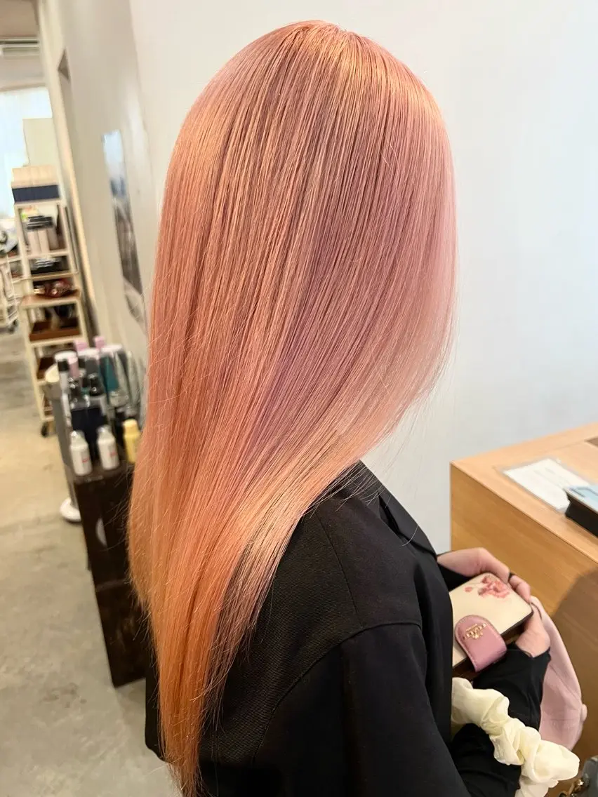 ロング カラー ベージュカラー ブリーチ ブロンド ピンクカラー ピンクベージュ ヘアカラー トリートメント タカハシ ハヤトのヘアスタイル