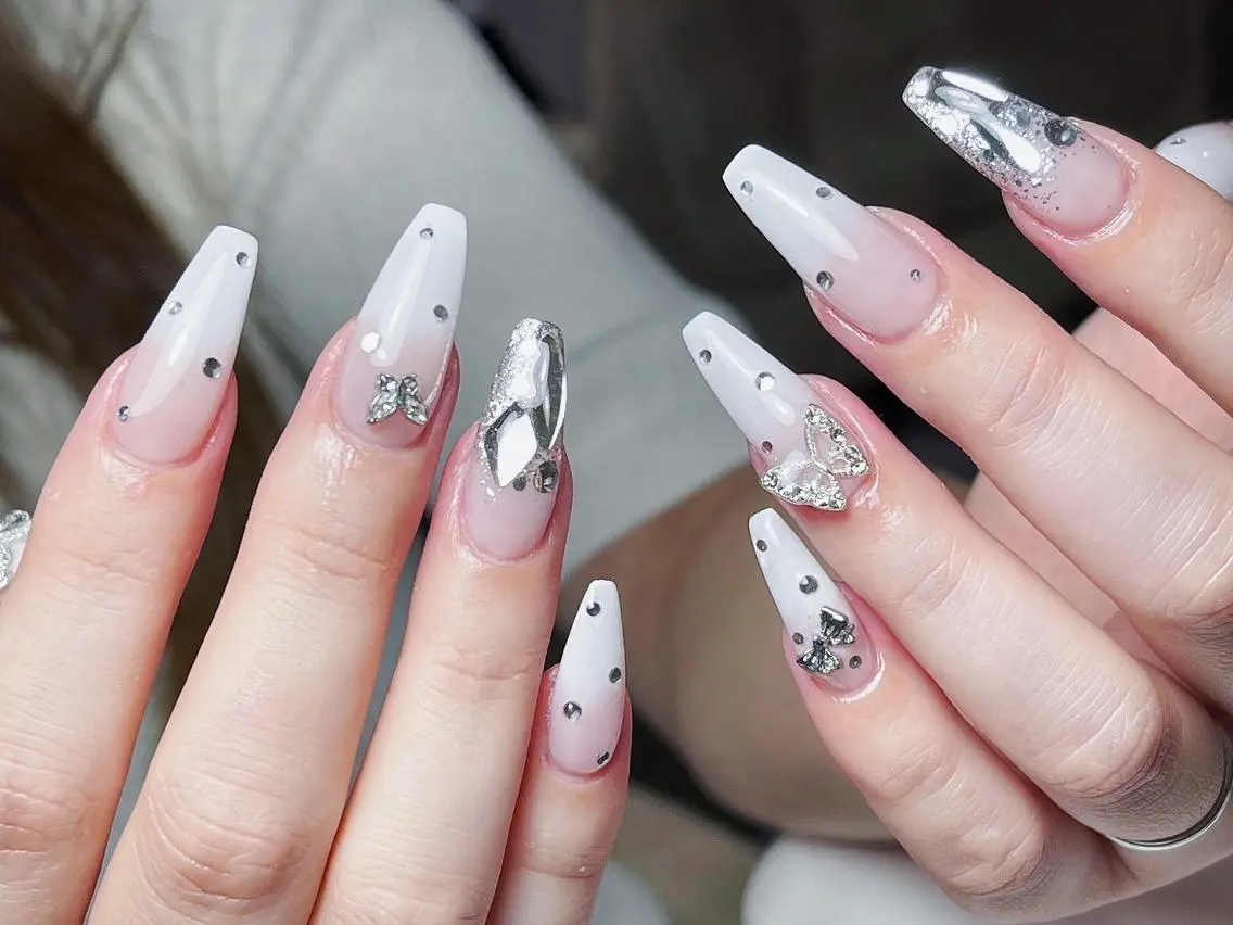 ロング ハンドネイル エム ⭐︎のネイルデザイン