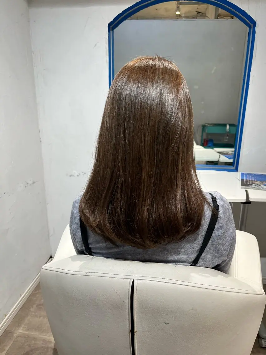 ロング カラー グレージュ デザインカラー/ オダセイナのヘアスタイル
