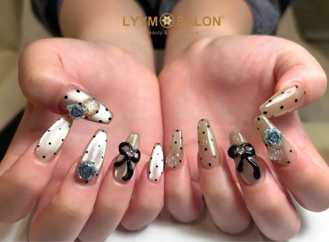 ネイル ドット 長さ出し フラワーネイル 韓国ネイル ロングネイル ハンドネイル LYYM Salonのネイルデザイン
